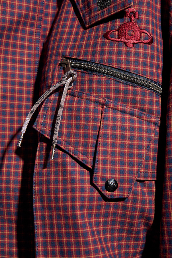 Vivienne Westwood MAN 2025年春夏コレクションから、絡み合う